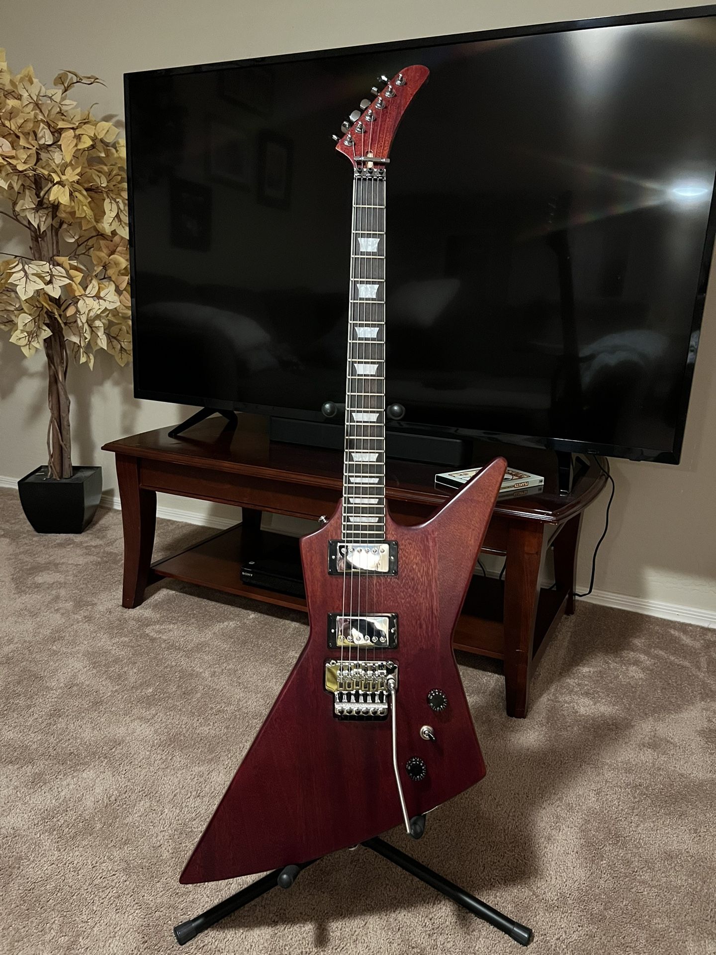 Explorer Style Electric Guitar Floyd Rose