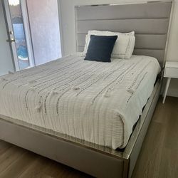 Beautiful Queen bed frame $130