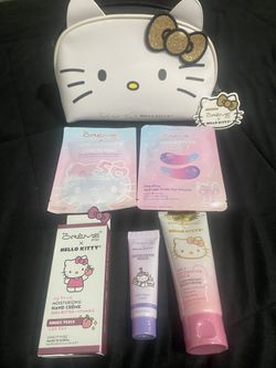 Hello Kitty X Creme Shop Bundle 