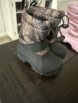 Snow Boots Size 5(toddler)