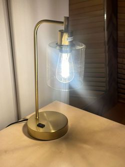 2 Light fixtures