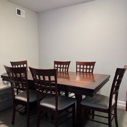 Mesa Con Seis Sillas $150