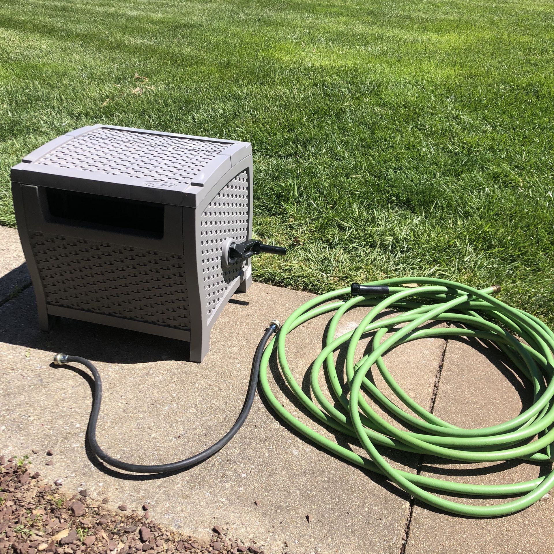 Suncast Boxed Gardenhose Reel W/ Hose And Attachment - EXCELLENT