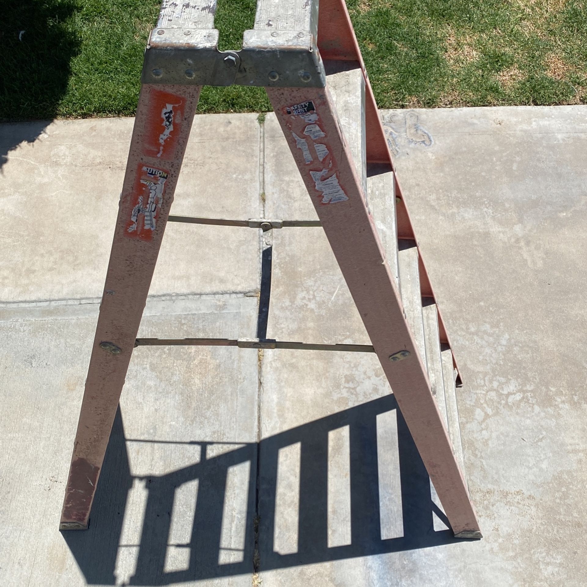 Two Side Ladder, Aluminum And Fiberglass👍🏽