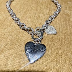  GUESS women's gorgeous silver necklace