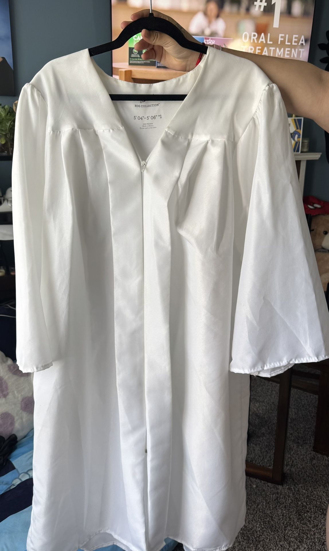 Free White Graduation Gown 5”06