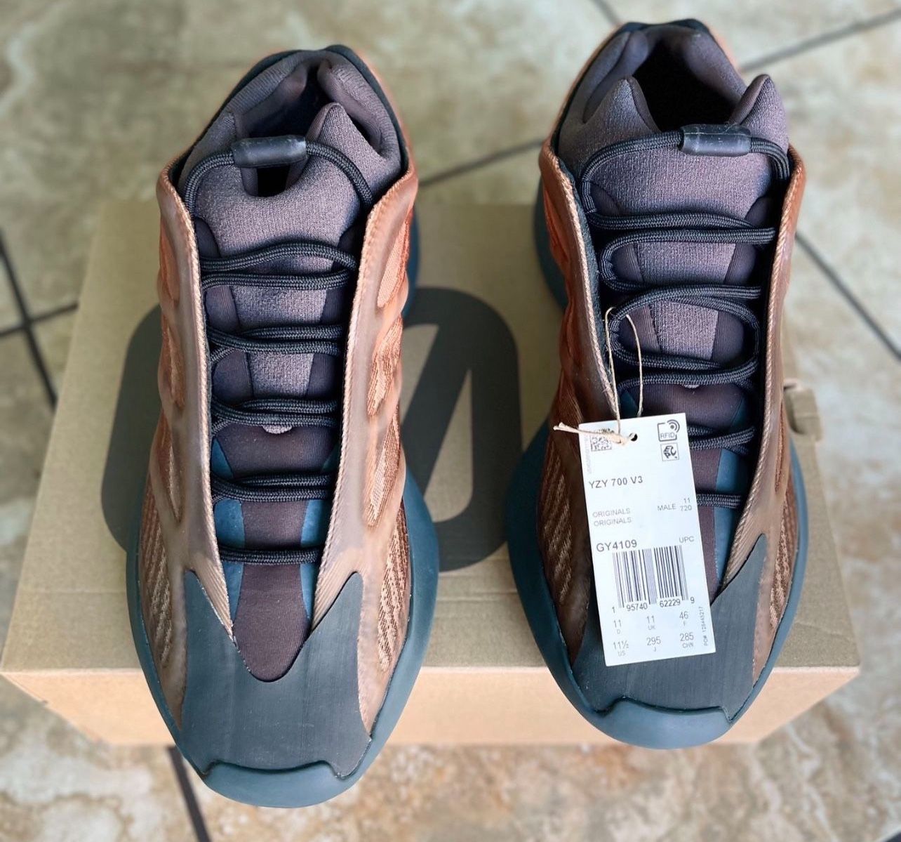 YZY 700 V3 COPFAD Size DS below Retail