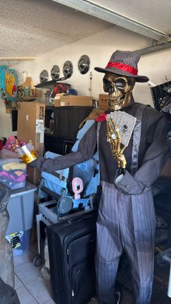 Talking Gambling Skeleton 6’ft 6” Tall