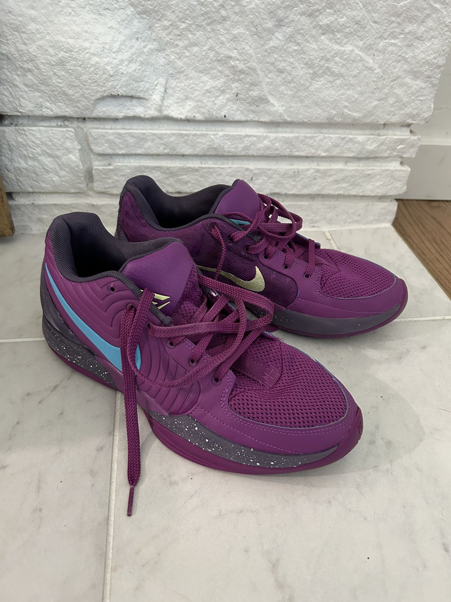 Men’s 9.5 Nike Ja Basketball Shoes