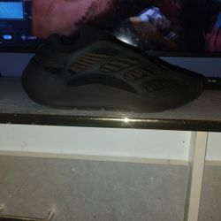 Yeezy 700 Clay Brown Size 10