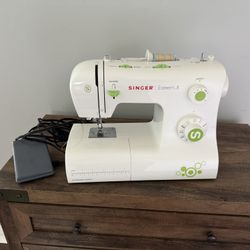 Singer Esteem II Sewing Machine 