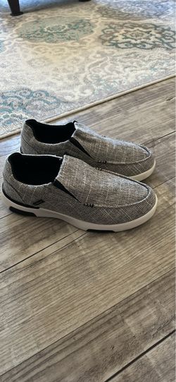 Men’s casual comfy shoe size 11