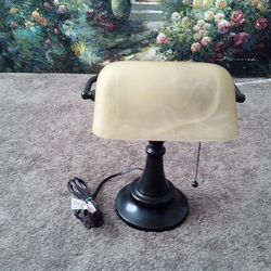 An Excellent Brownish Brass Vintage Bankers Desk Lamp