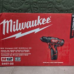 Milwaukee Drill/Driver Kit