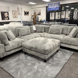 Light Gray Modular Sectional- AVAILABLE NOW‼️