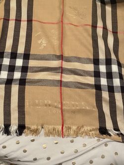 Woman’s Burberry Scarf( NEW)