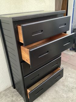5  DRAWERS DRESSER