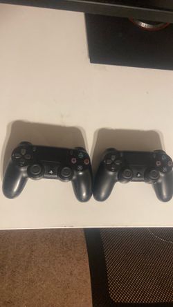 2 PS4 Controllers