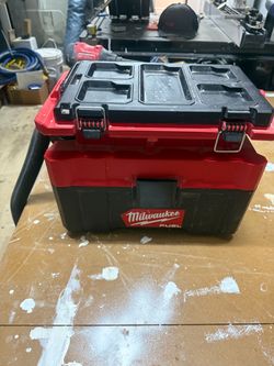 Milwaukee Fuel M18 cordless Vac