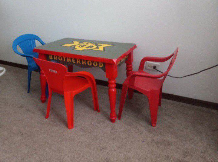 Kids Table & Chairs