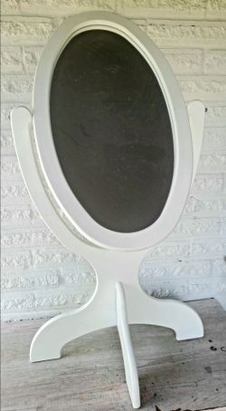 Oval Cheval Kid's Floor Mirror in White (to be corner like setting for back stability)