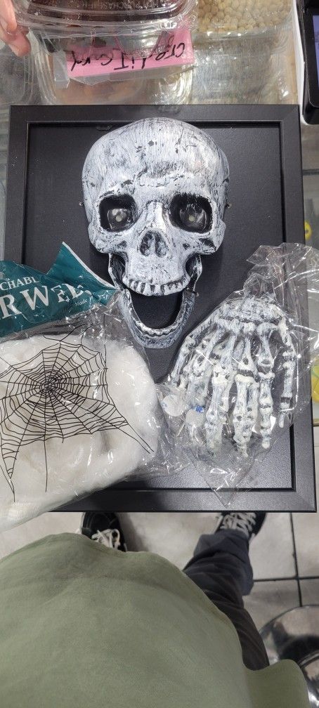 $10 Halloween Skull Frame. Eyes Light Up