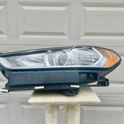 2014 Ford Fusion Titanium Hybrid Driver Side Headlight – OEM – Excellent Condition
