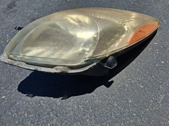 Toyota yaris headlight