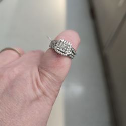 Women's Diamond Ring