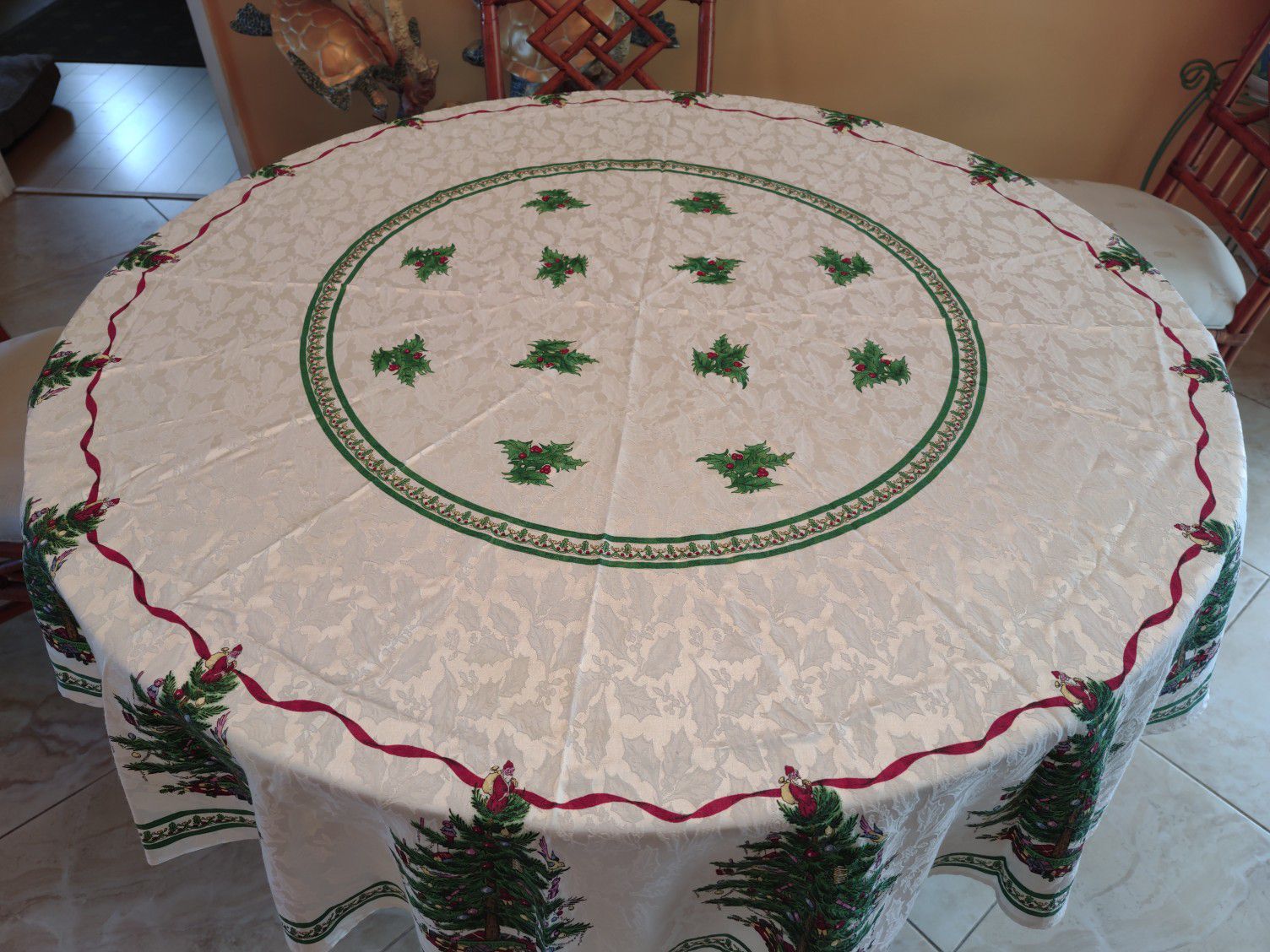Christmas Tablecloth & Napkins for 36 or 48-inch Round Table