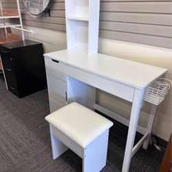 2-Piece Vanity & Stool with USB Power – White Finish – NEW ✨ 
