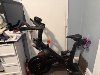 2021 Peloton Bike Plus Very Good Condition w - Long Beach, CA