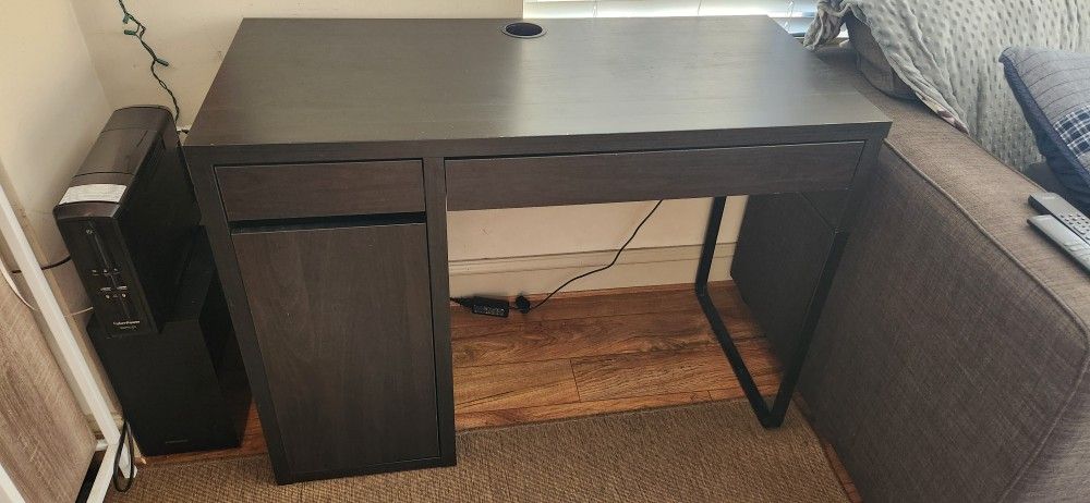 Computer Desk With Drawers And Shelves