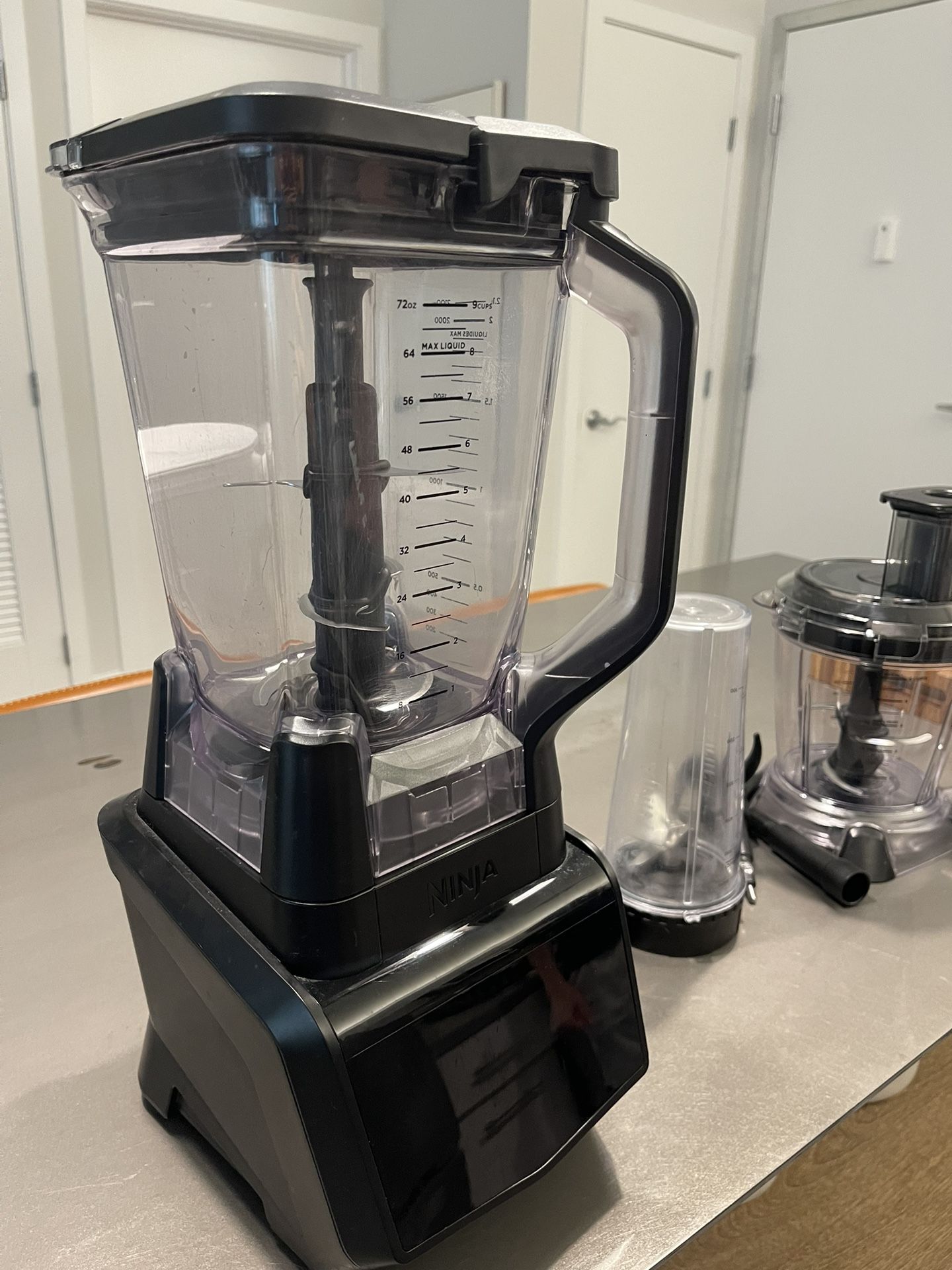 ninja blender with all the accessories for Sale in Everett, MA - OfferUp