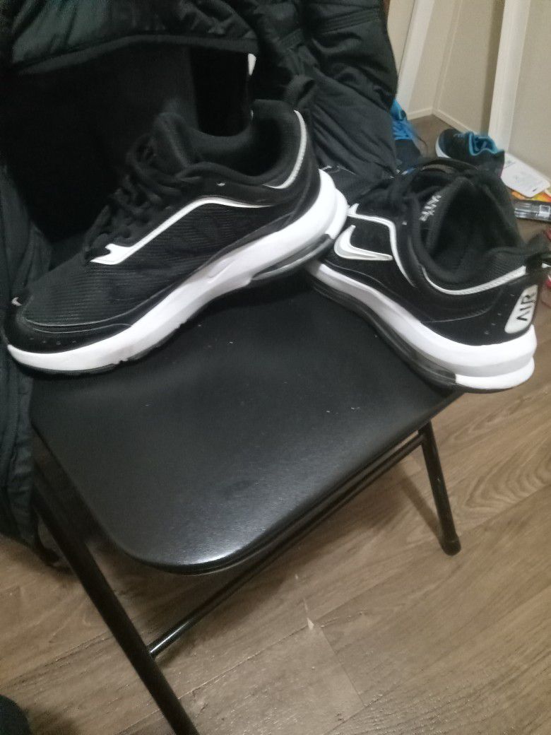 Nikes Size 10 