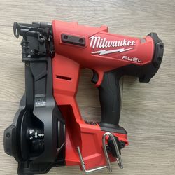 Milwaukee M18 FUEL 18-Volt Lithium-Ion Brushless Cordless Coil Roofing Nailer (Tool Only