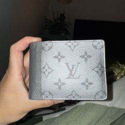 Louis Vuitton Grey monogram Multiple Wallet