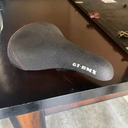 Gt bmx seat (pick up only)