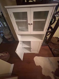 🤍 WHITE WAYFAIR CABINET WITH GLASS DOOR – $45 🤍