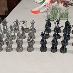 2005 Star Wars Complete Chess Pieces 32 Total