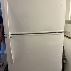 Kenmore Refrigerator & Stove