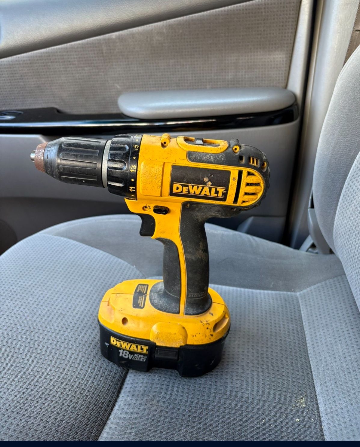 DeWalt 12volt XRP Drill W/ Battery Charger