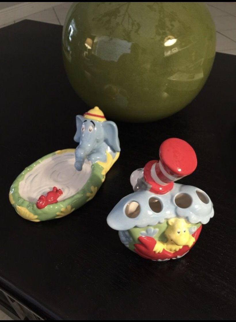 Toothbrush and soap holder Dr. Seuss collection