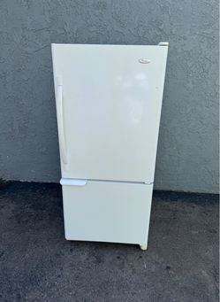 Refrigerator household fridge freezer (free local delivery)