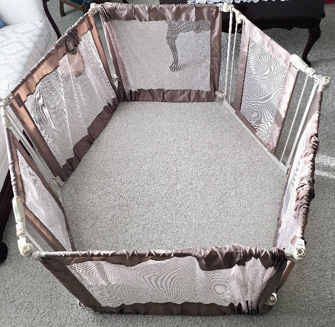 Extra-Wide Summer Infant Baby/Pet Gate/Play Yard