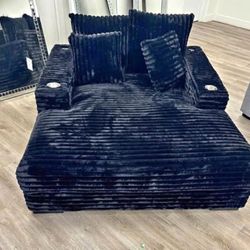 Black Color Chaise Lounge With 2 Cup Holders and USB Ports