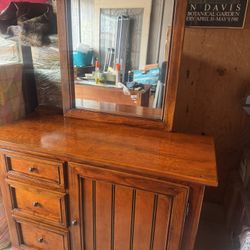 Dresser With Mirror 