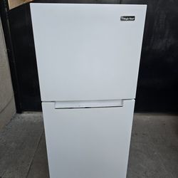 3MONTHS WARRANTY 24X26X60 MAGIC CHEF REFRIGERATOR 10CUFT WHITE 