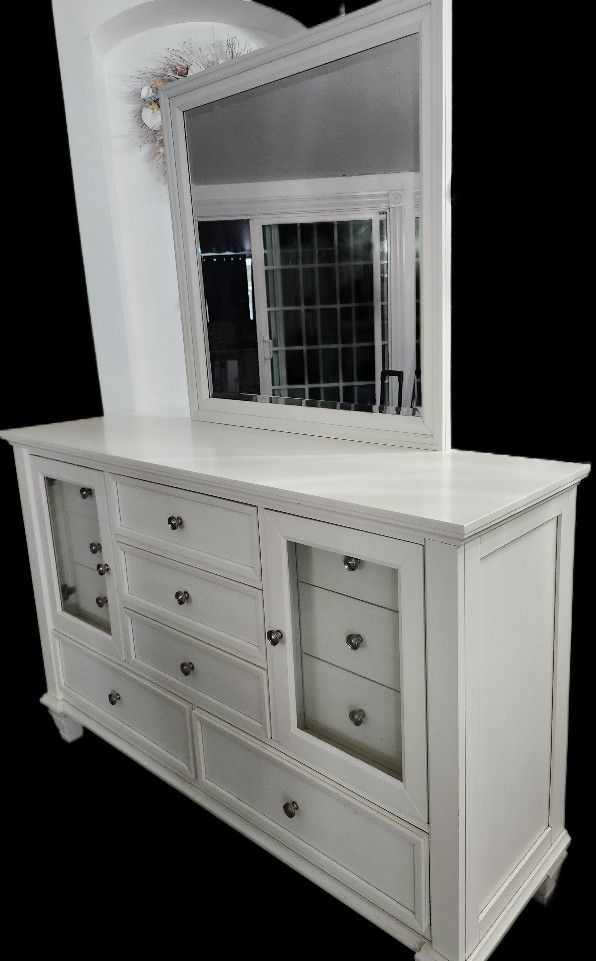 Sandy Beach Six Piece Bedroom Set