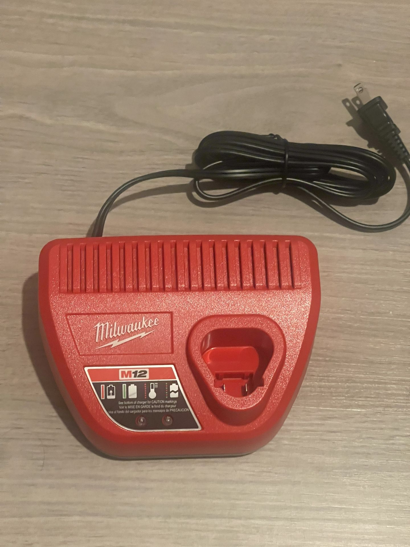 M12 12-Volt Lithium-Ion Battery Charger